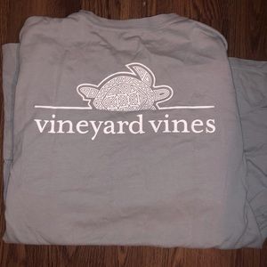 Vineyard vines t shirt